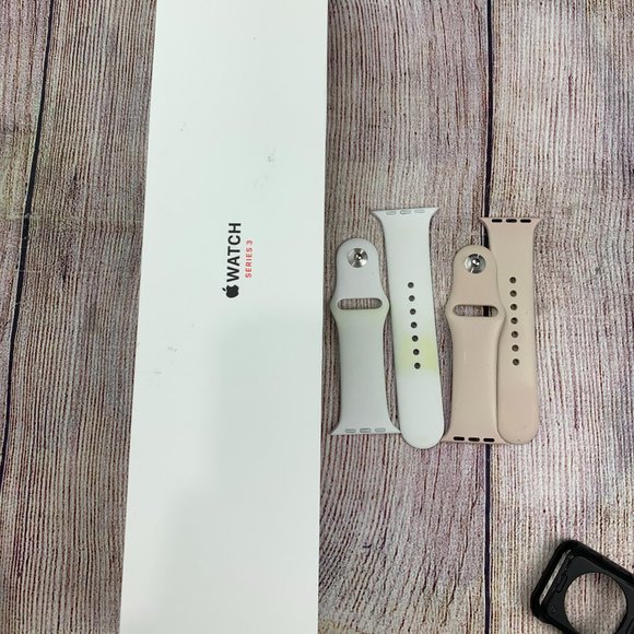 Apple Watch Series 3 42mm - Picture 4 of 11